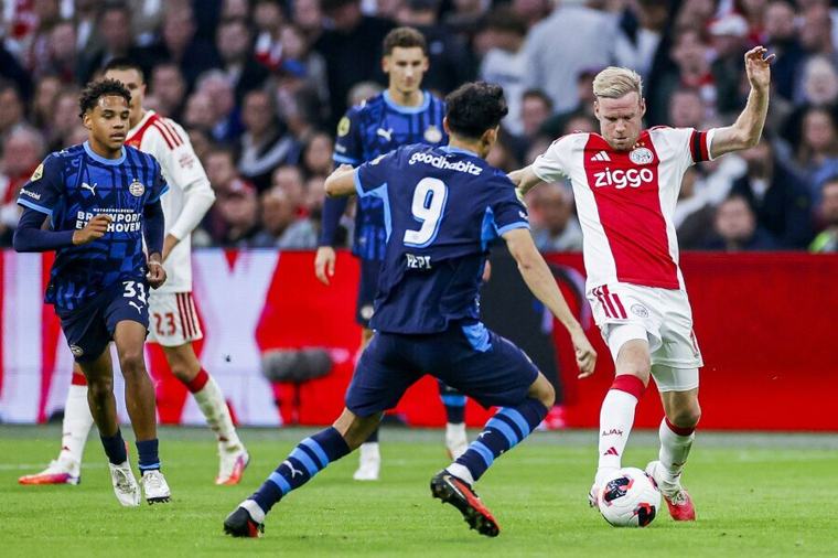 Futbolas Titulą ginantis PSV išvykoje įveikė „Ajax“ klubą