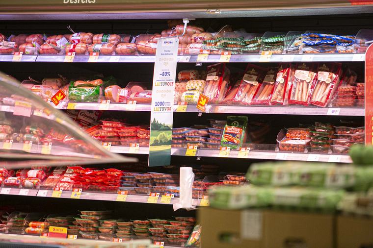 Skubiai įspėja pirkėjus – šiose parduotuvėse galėjote įsigyti užkrėstos mėsos