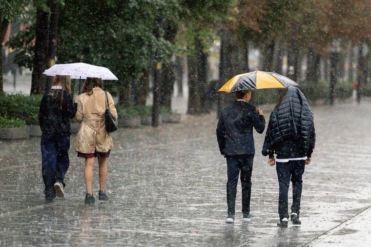 Orai smarkiai subjurs: šalį apgaubs lietaus debesys