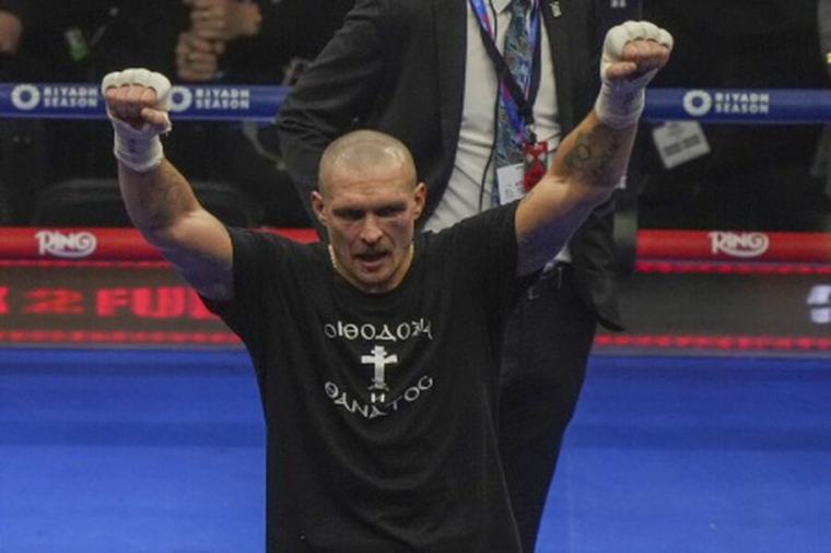Kovos O. Usykas po dramatiškos kovos apgynė čempiono diržą