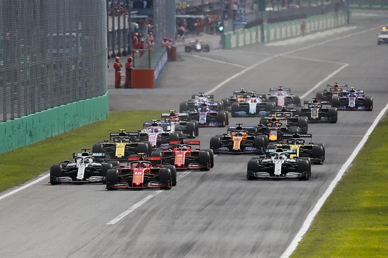 10:11 Pristatyti keisto dizaino Italijos GP trofėjai (6)